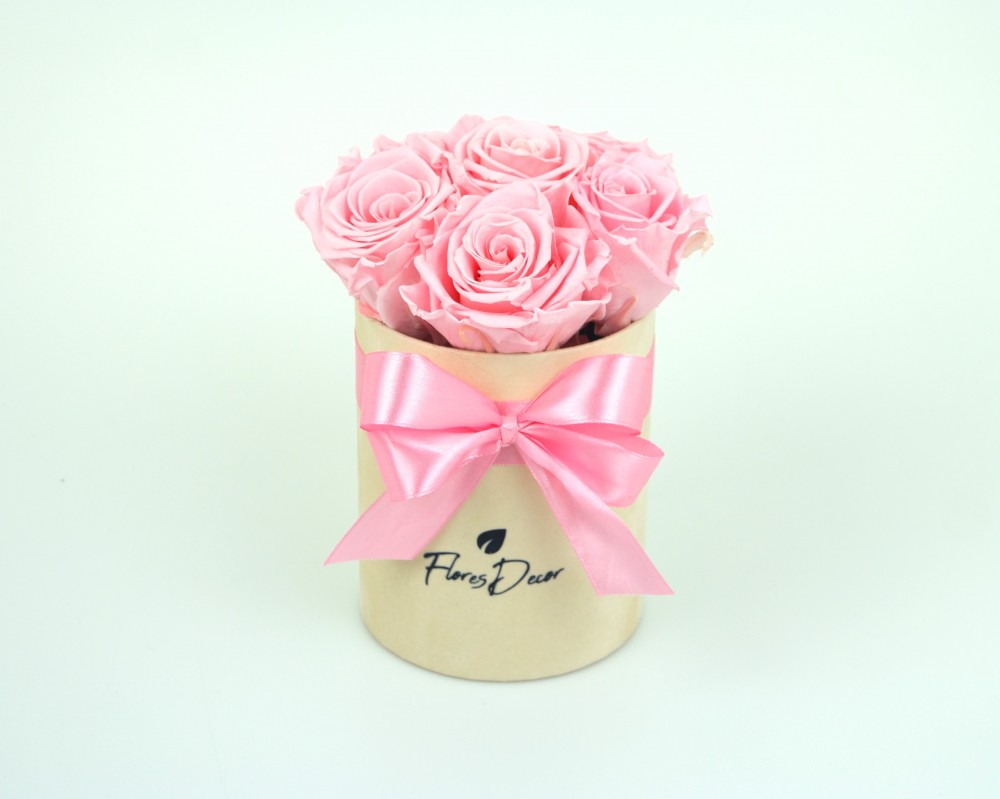 Flower Box “M“ różowa róża wieczna w kremowym pudełku